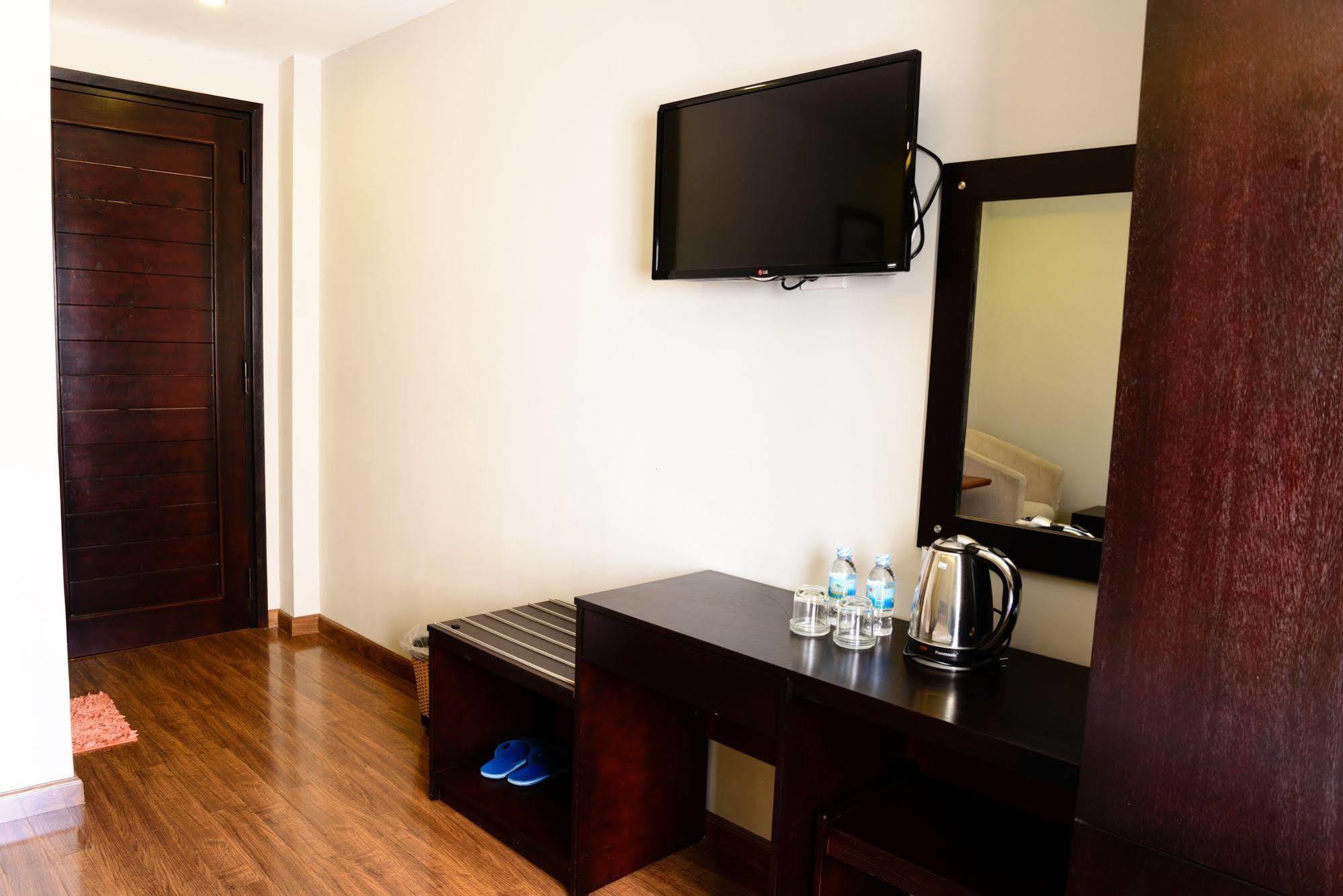 Cosmos Hotel Nha Trang By Ht Exterior photo