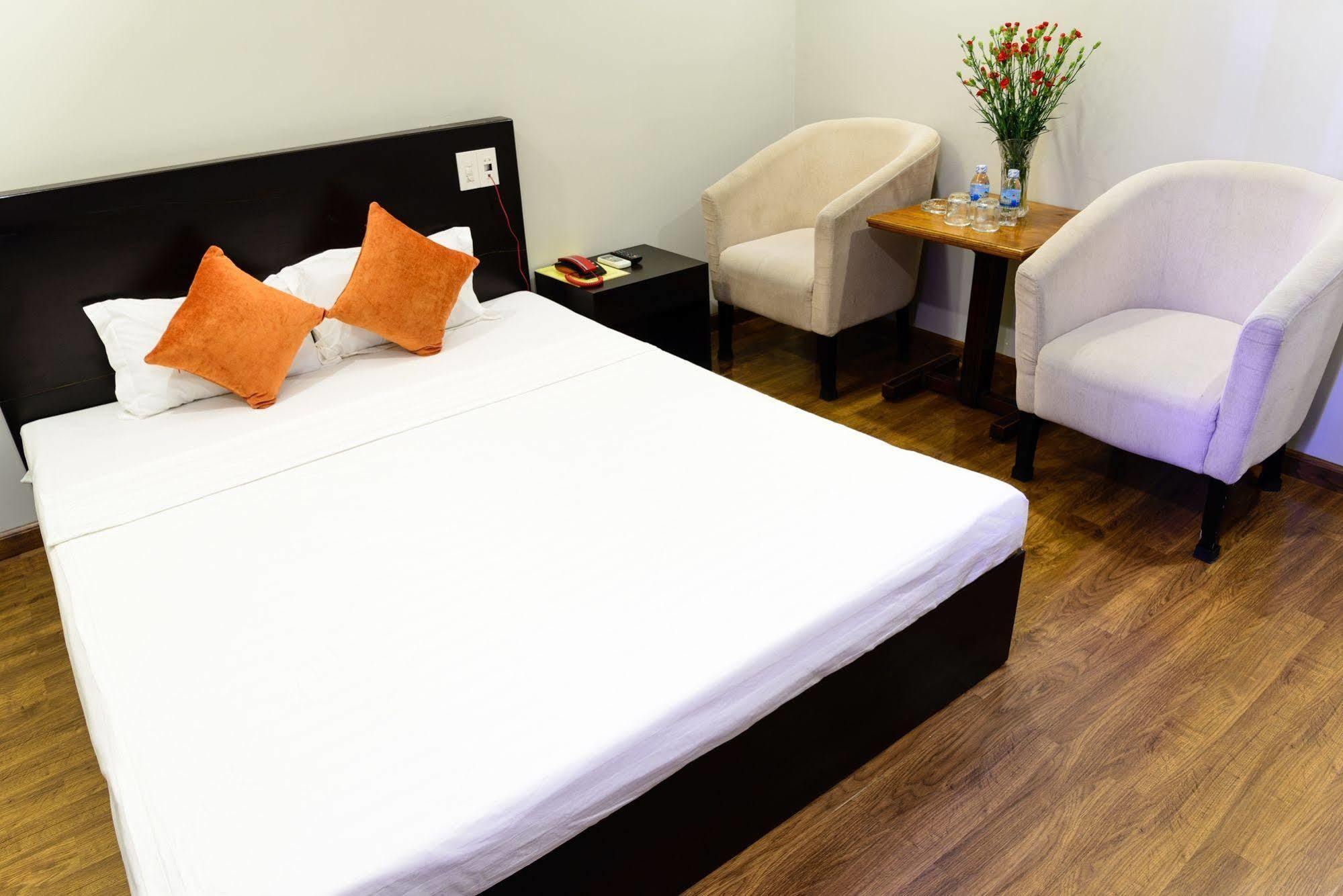 Cosmos Hotel Nha Trang By Ht Exterior photo