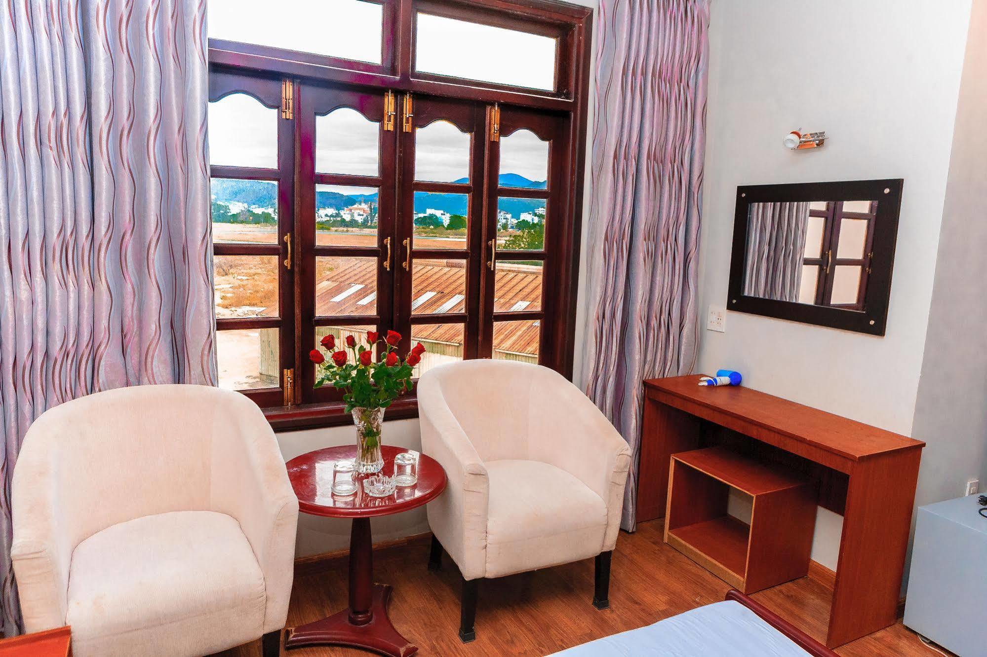 Cosmos Hotel Nha Trang By Ht Exterior photo